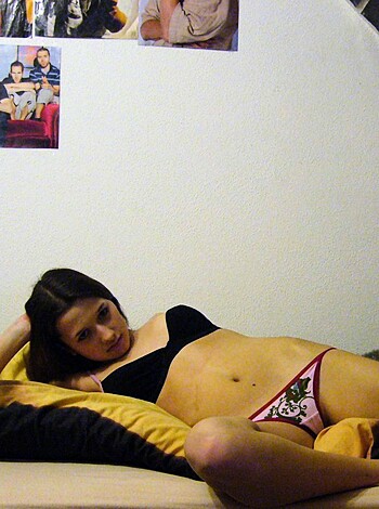 Young gf Becca pose at home - Photo 38