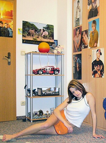 Young gf Becca pose at home - Photo 41