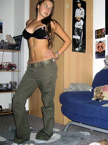 Young gf Becca pose at home - Photo 45