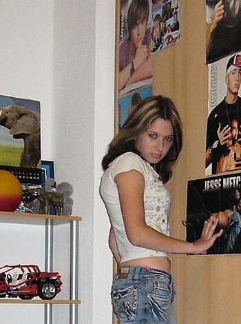 Young gf Becca pose at home - Photo 53