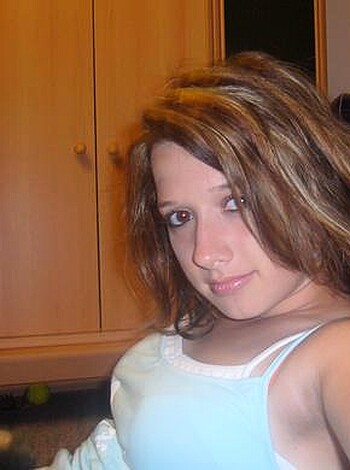 Young gf Becca pose at home - Photo 52