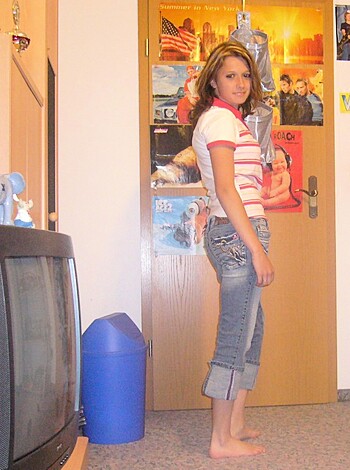Young gf Becca pose at home - Photo 61