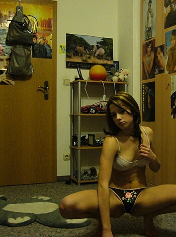 Young gf Becca pose at home - Photo 137