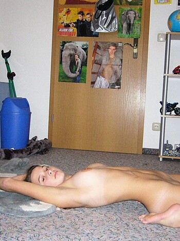 Young gf Becca pose at home - Photo 237