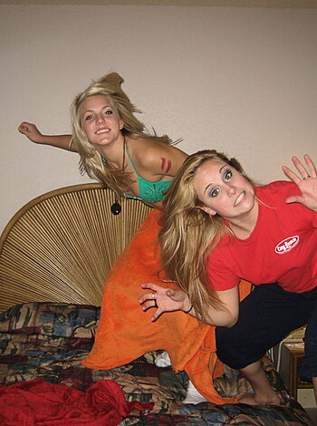 Crazy college party - Photo 9