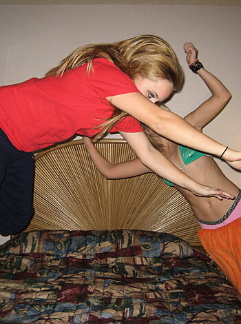 Crazy college party - Photo 12
