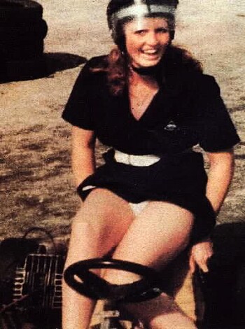 Upskirts - Photo 13