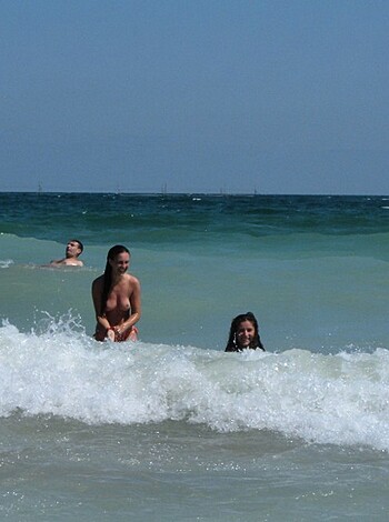 Nice topless on the beach - Photo 8