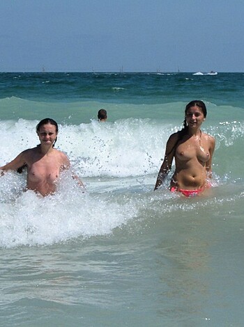 Nice topless on the beach - Photo 11