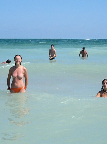 Nice topless on the beach - Photo 13