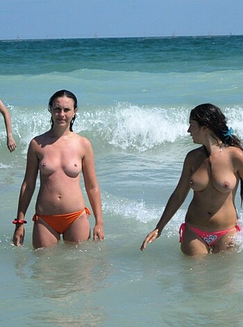 Nice topless on the beach - Photo 15