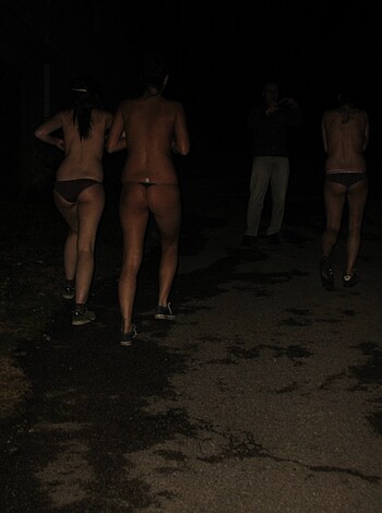 PikoTOP - Outdoor group sucking teengirls - Photo 3