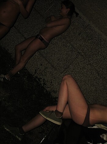 PikoTOP - Outdoor group sucking teengirls - Photo 13