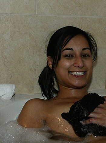 Bathing girlfriend - Photo 15