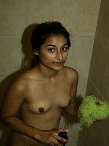 Bathing girlfriend - Photo 45