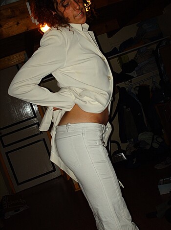 Slim girl pose at home - Photo 55