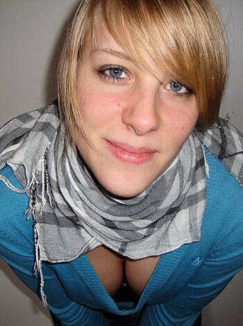 Naked german girlfriend - Photo 1