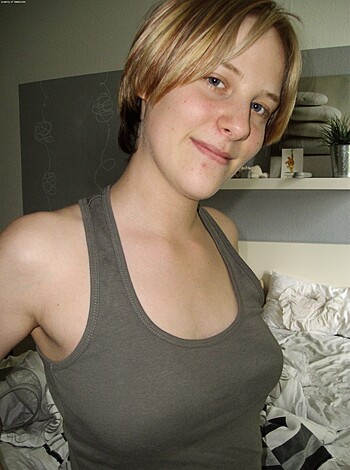 Naked german girlfriend - Photo 2