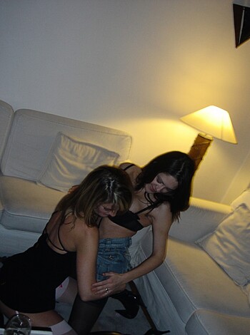 Homemade lesbians - Photo 4