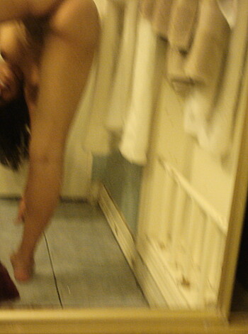 Shaved girlfriend selfshotting - Photo 21