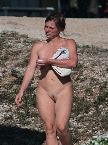 Nudist camp showers - Photo 1