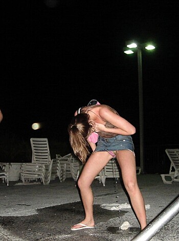 Groups of girls pissing in public - peeing on curb - Photo 9
