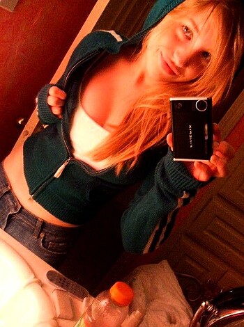 Young blonde selfshots - Photo 12