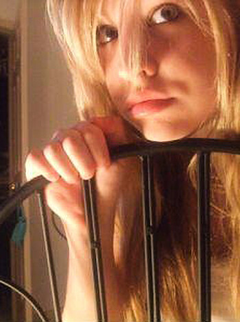 Young blonde selfshots - Photo 15