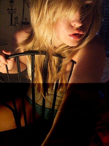 Young blonde selfshots - Photo 13