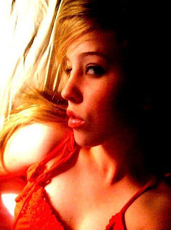 Young blonde selfshots - Photo 25