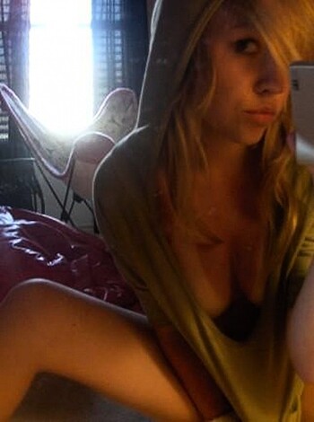 Young blonde selfshots - Photo 44