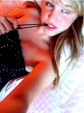 Young blonde selfshots - Photo 61