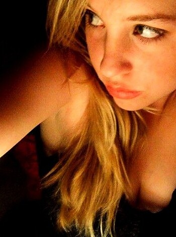 Young blonde selfshots - Photo 66