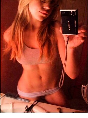 Young blonde selfshots - Photo 87