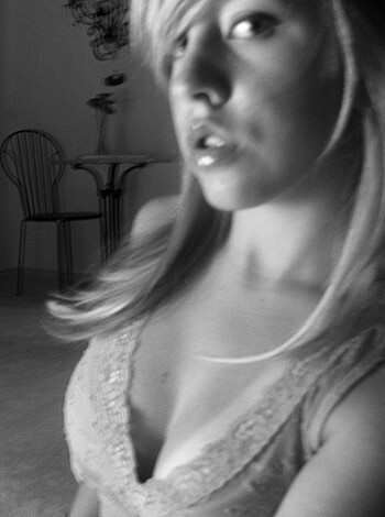 Young blonde selfshots - Photo 88