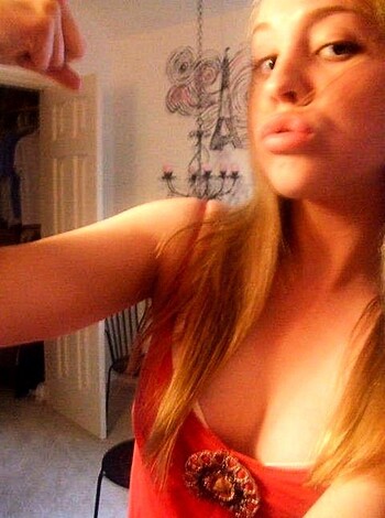 Young blonde selfshots - Photo 91