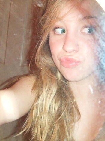 Young blonde selfshots - Photo 102