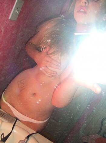 Young blonde selfshots - Photo 103