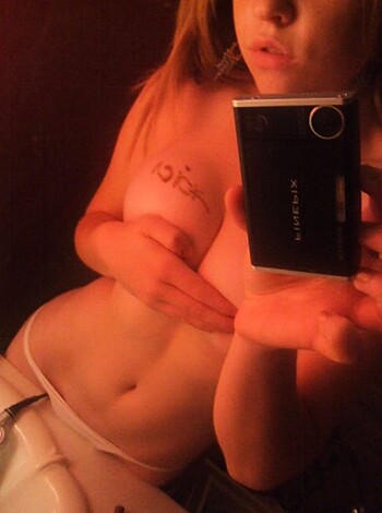 Young blonde selfshots - Photo 137