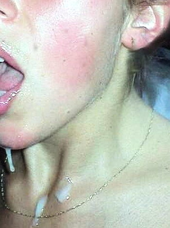Girls and her facial and blowjob work - Photo 22