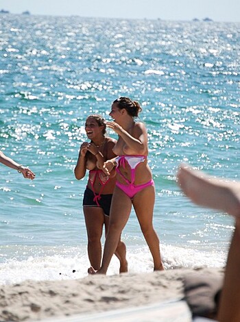 Great tits on the beach - Photo 7