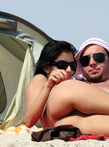 Another hot girl naked on the beach - Photo 15