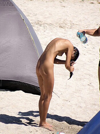 The fucking dude is giving some ass-fuckin' cunt's back a goddamn shave at a motherfuckin' beach, with neither of 'em wearing shit.