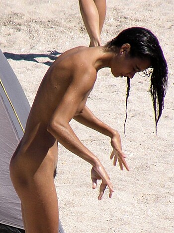 Hot romanian girl naked at the beach - Photo 16