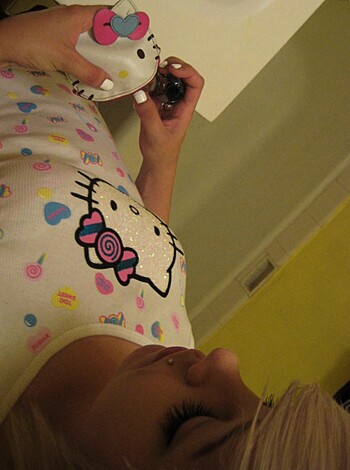 Naked young blodne smokign in bathtube - Photo 3