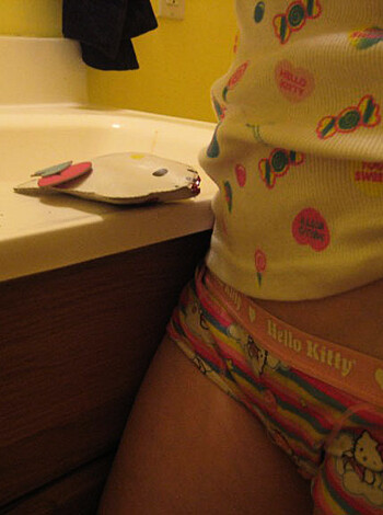Naked young blodne smokign in bathtube - Photo 6