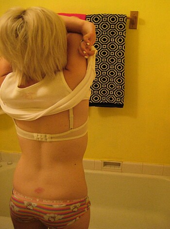 Naked young blodne smokign in bathtube - Photo 15