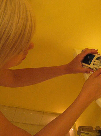 Naked young blodne smokign in bathtube - Photo 60