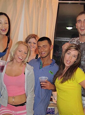 Amateur college dorm sex party - Photo 12