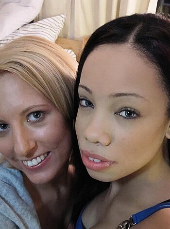 Amateur college dorm sex party - Photo 20